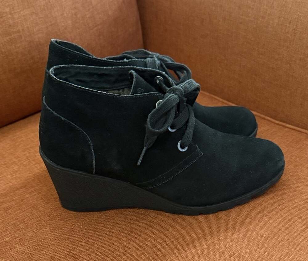 BOBS from SKECHERS 9.5 High Notes Behold Suede Wedge Booties MEMORY FOAM